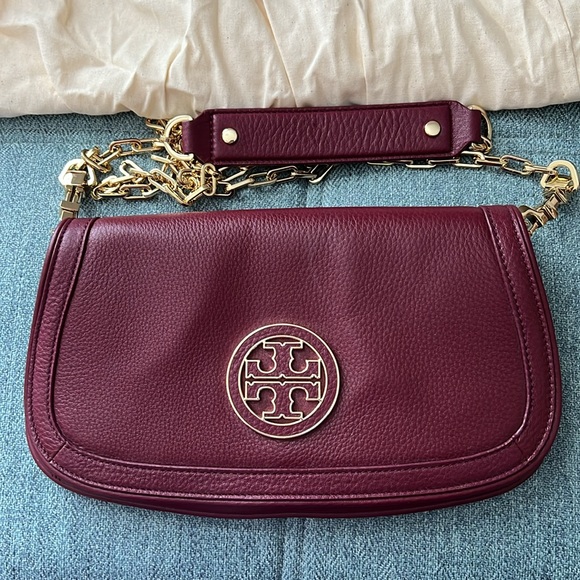 Tory Burch Handbags - Tory Burch Bag in burgundy leather